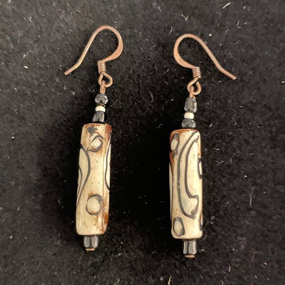 3/$17 Abstract Art Brown Cream Cylinder Bead Pierced Earrings - Picture 1 of 2